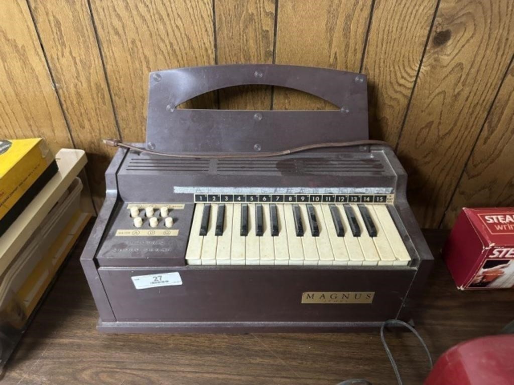 Magnus Electric Organ