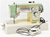 De Luxe Zig Zag Portable Sewing Machine