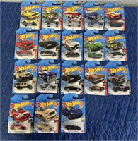 LOT OF 18 HOTWHEELS