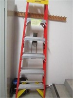 Fiberglass step ladder, Werner, 6 ft