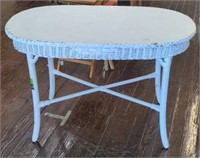 Vtg. Wicker table Approximately 20"x40"x29"