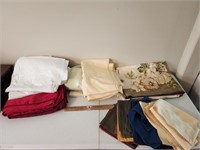 Assortment of Table Cloths & Cloth Napkins