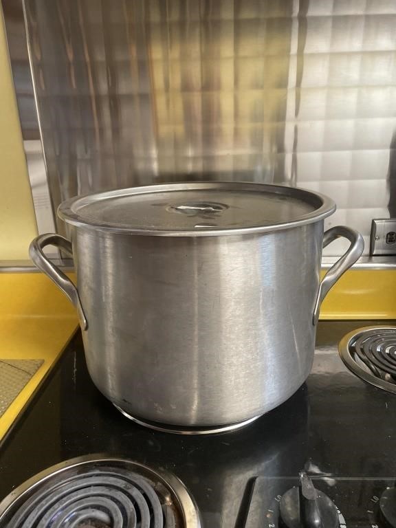 LARGE STOCK POT WITH LID