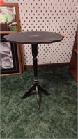VINTAGE ACCENT SIDE TABLE