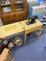 Singer Sewing Machine in Cabinet, 99K Model