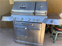V - PERFECT FLAME OUTDOOR GRILL W/ BBQ TOOLS (Y9)