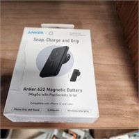 Anker MagGO Magnetic Battery Charger with Grip for