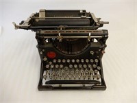 VINTAGE UNDERWOOD STANDARD TYPEWRITER