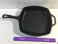 Lodge cast iron griddle, pan; corn bread & press