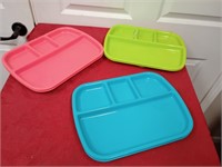 plastic lunch trays 2 of each color