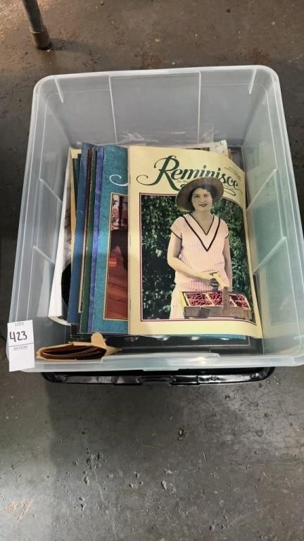 Miscellaneous tote of Reminence magazines
