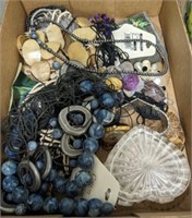 TRAY OF ASSORTED COSTUME JEWELRY