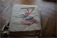 Lot of vintage embroidered towels