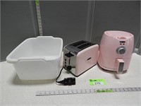 Bella air fryer and toaster; plastic bin