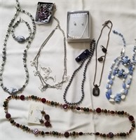 Necklace and earring sets, (8 sets in lot)