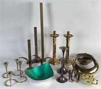 COLLECTION OF DECORATIVE OBJECTS