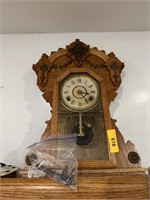 ANTIQUE SETH THOMAS GINGERBREAD CLOCK