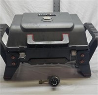 F4) Char-broil table top grill. Just needs cleaned