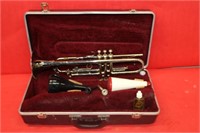 King 600 Trumpet in case