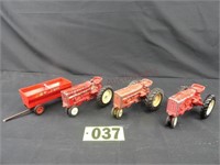1/16 Scale IH McCormick Flare Bed Wagon and (3) In