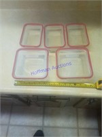 5 square Pryex dishes with lids.  Like new.