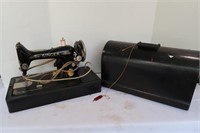 Antique Singer Sewing Machine in Wooden Case