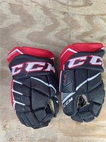 Hockey Equipment - CCM Gloves