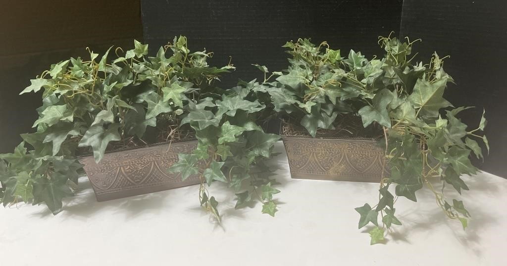 2 planters with faux Ivy