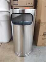 Rubbermaid 12G Metal Trash Can Silhouette & Liner