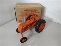 Universal Co-Op E5 tractor 1/16