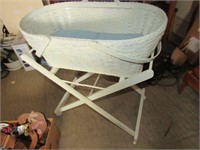 Bassinet on stand