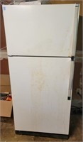 KENMORE 18 REFRIGERATOR/FREEZER - WORKS