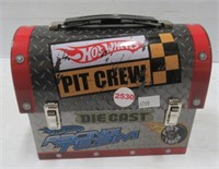 Hot Wheel pit crew mini lunch box. Measures: 5.5"