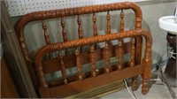 JENNY LIND STYLE SPINDLE TWIN BED W/RAILS