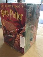 HARRY POTTER 4PC COLLECTIBLE BOOKS (DISPLAY)
