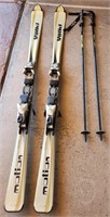 L - MOTION 1200 SKIS & POLES (G55)