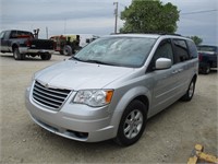 2010 Chrysler Town and Country Touring