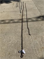 Various Sizes Of Metal Chains With Hooks