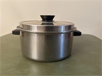 Vollrath Pot with lid