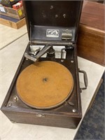 Victor talking machine. Portable phonograph, with