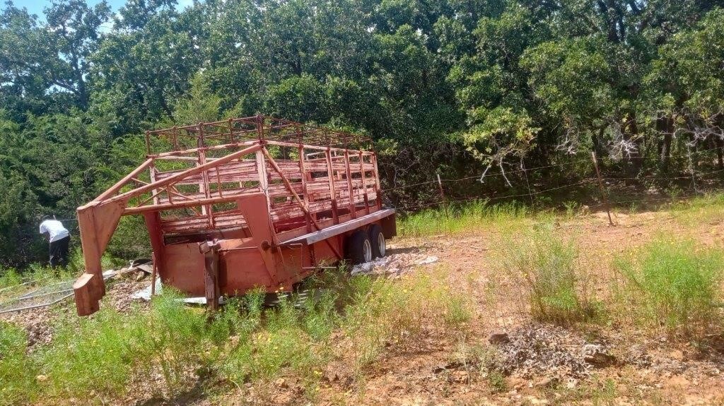 Gooseneck trailer with title