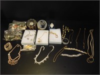 Large Lot Vintage Jewellery & Watches