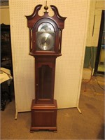 Colonial Mfg. Clock, See description