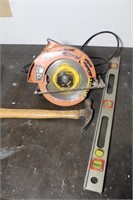 Mixed Lot of 7 1/4  Skill Saw working,Level,Hammer