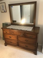 Perfect size dresser with mirror