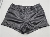 Women's Shorts - L