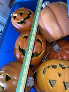 Tote of Halloween jack-o'-lanterns