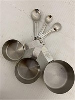 measuring cups