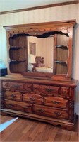 Great Heavy Wood Dresser With 7 Drawers & Lighted