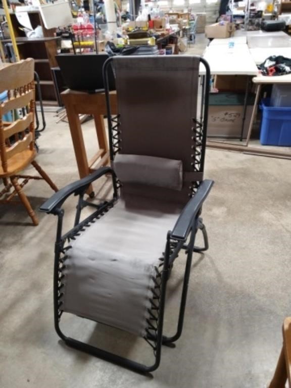 2Folding Lawn Patio Chairs & Rat Trap